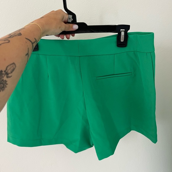 Beautiful Green Suit Set! Size L - Picture 3 of 11